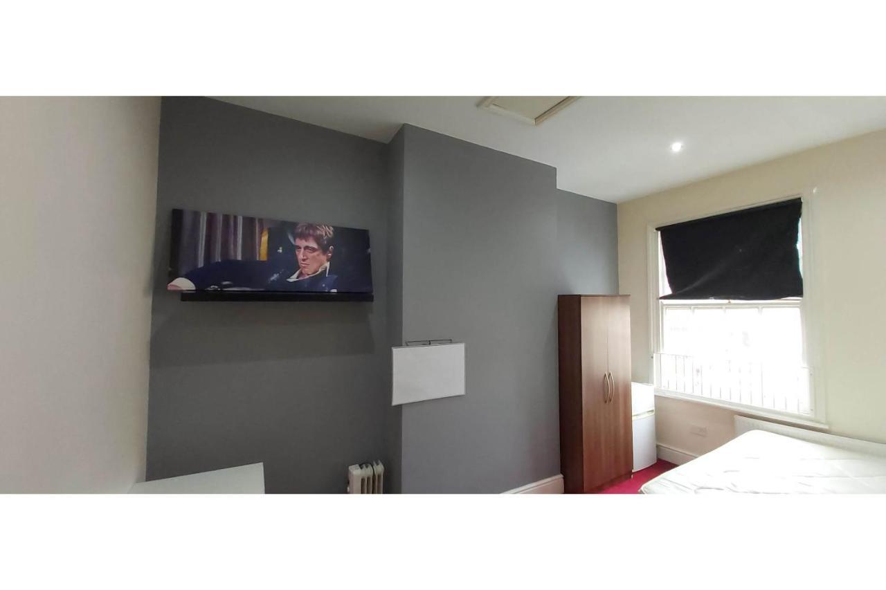 Oyo Gosford Arms Hotel